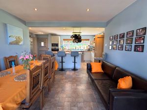 20 Yeatmans Close_Kitchen Diner- click for photo gallery